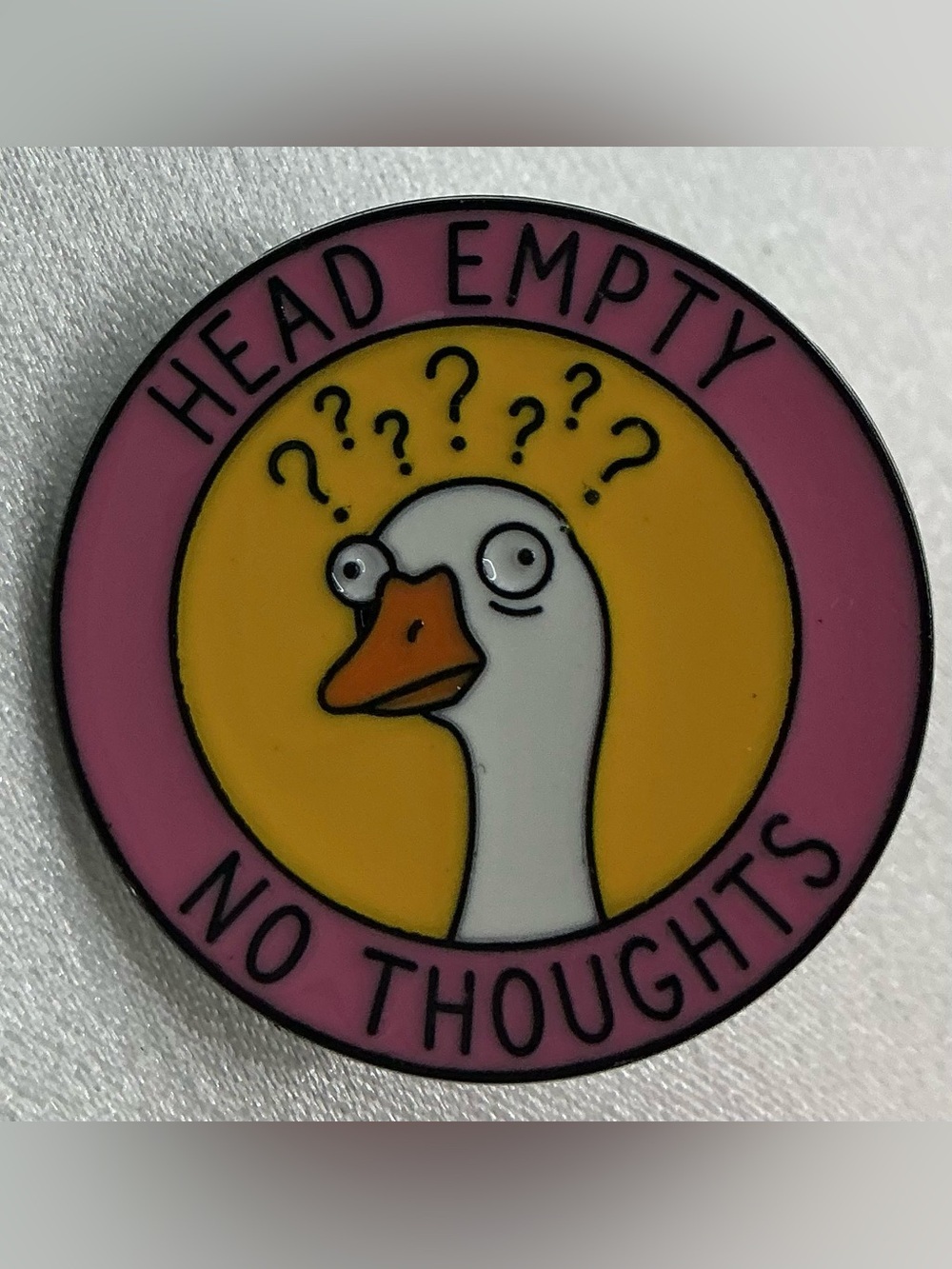 ENAMEL LAPEL PIN GOOSE HEAD EMPTY NO THOUGHTS